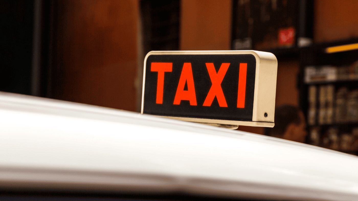 Tips for Using Taxis and Ridesharing Services how to get around rome